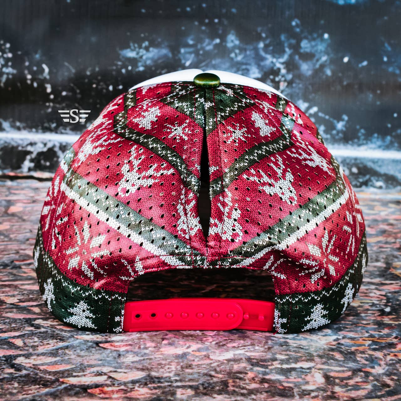 Flying S Company - Vente Casquette de baseball – unisexe - Casquette de camionneur en mousse découpée au laser Metallic Christmas Sweater Magna Pony™1