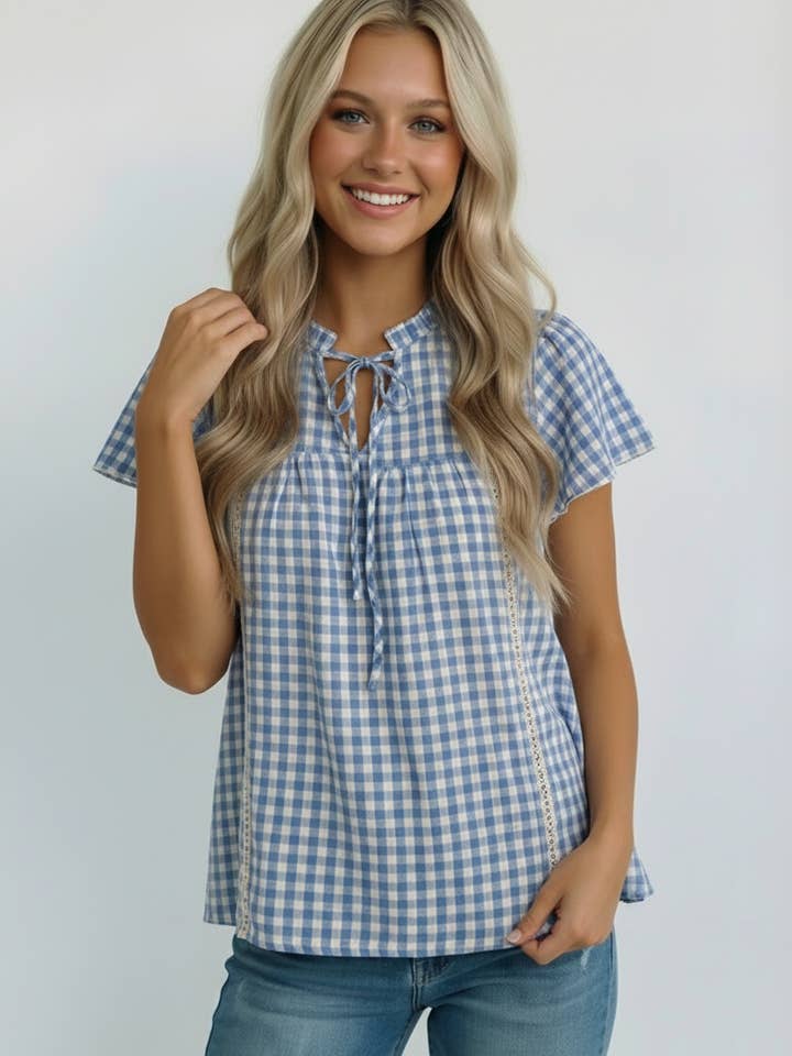 BLOUSE EN DENTELLE CROCHETÉE À CARREAUX AVEC COL VOLANTÉ pour la vente par Kori America