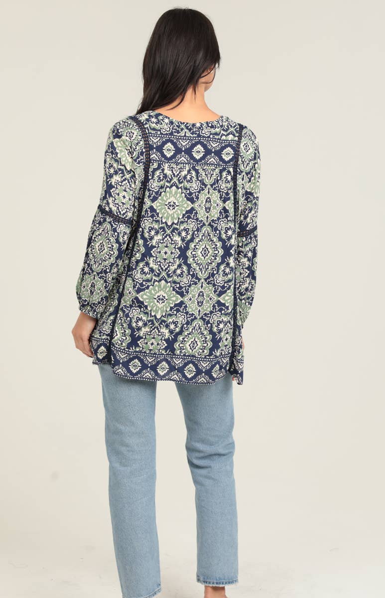 Nostalgia – Großhandel Tunika – Damen – N2S42-A902 BEDRUCKTES LANGARMSHIRT MIT SPITZENBESATZ TUNIKA OBERTEIL5