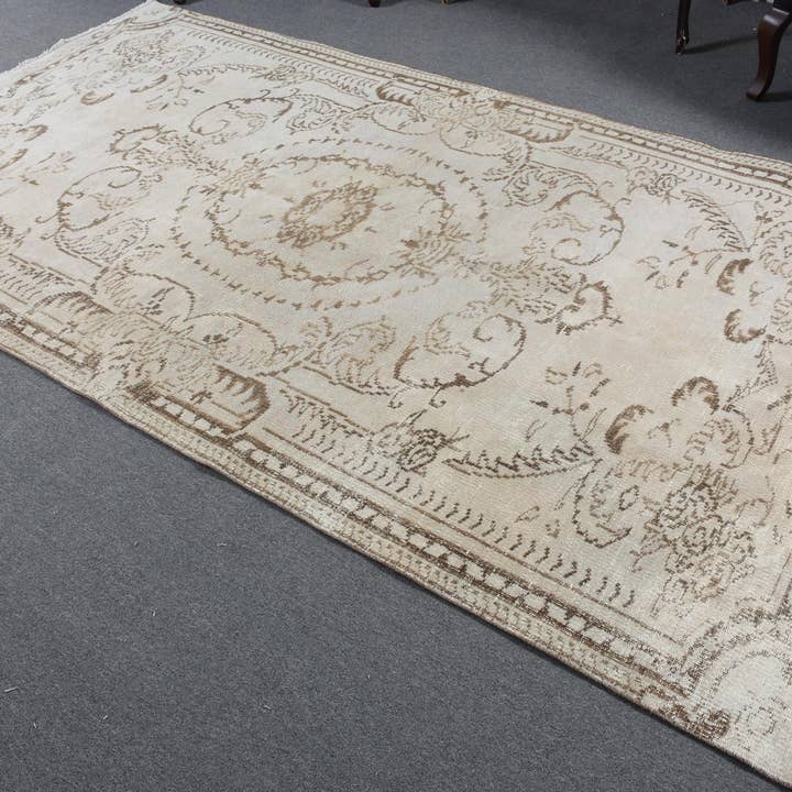 Türkischer großer Teppich 4,9×8,9 ft (150×270 cm), Vintage-weißer Teppich aus reiner Wolle für den Großhandel von Vintage Rugs Loom