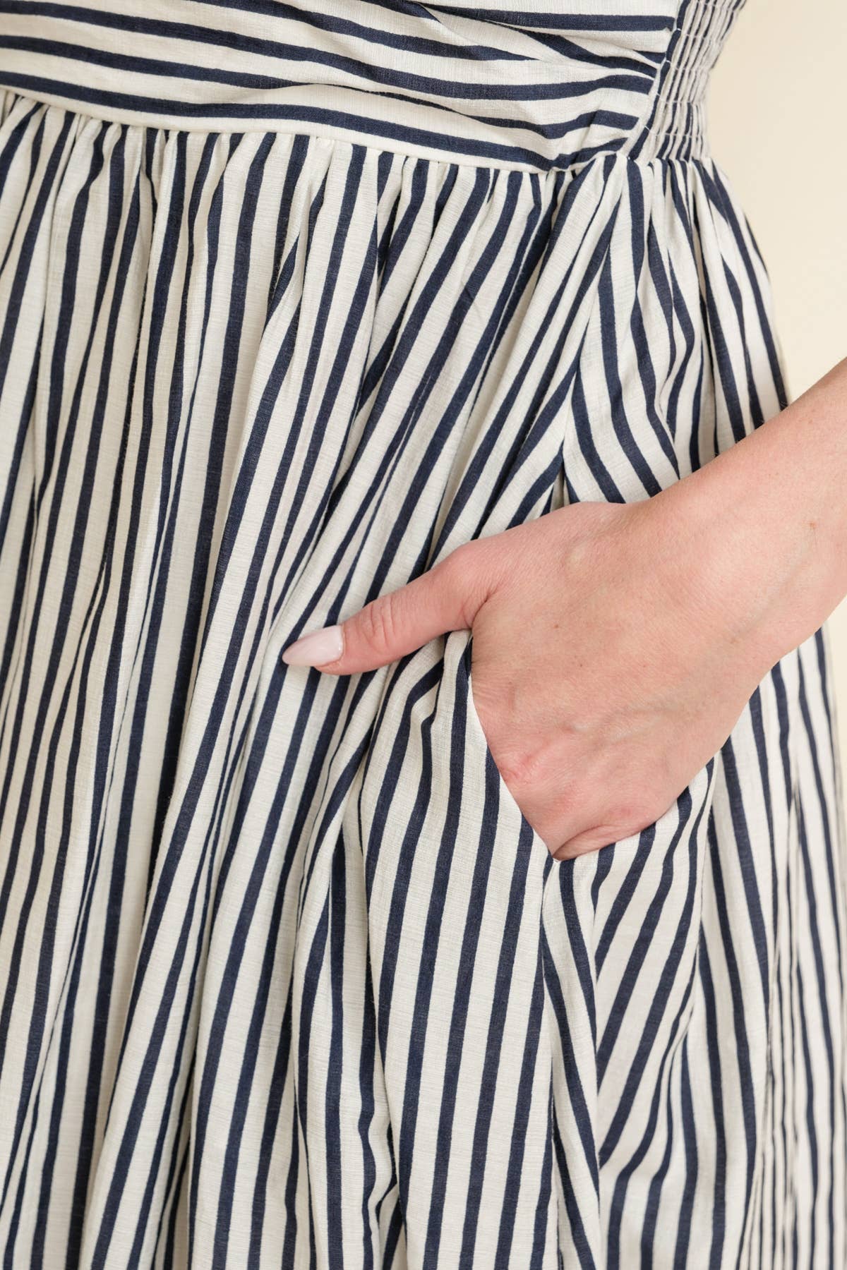 Cloud Ten - Venta al por mayor Vestido - Mujer - Vestido largo a rayas con tirantes anudados en los hombros10