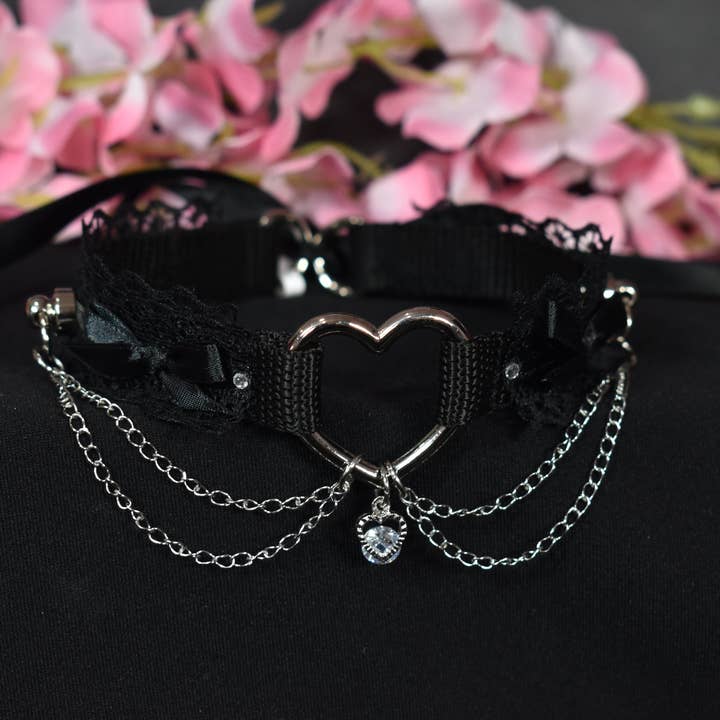 Extra choker met zwart hart voor wholesale door Naughty Pawsies
