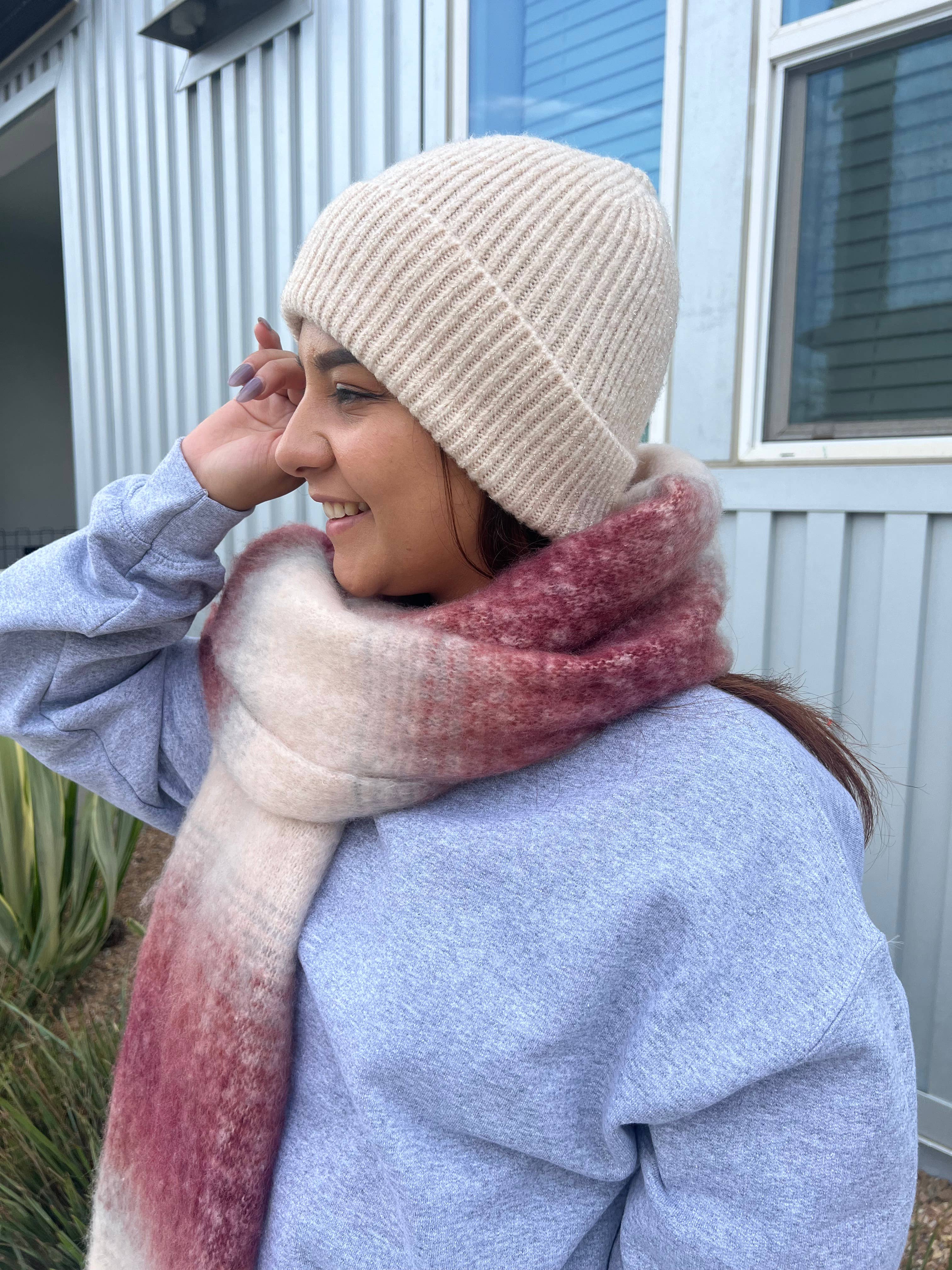 Justin & Taylor – Engroshandel Beanie - Dame – Rich Luxe hue med lurex-detaljer2