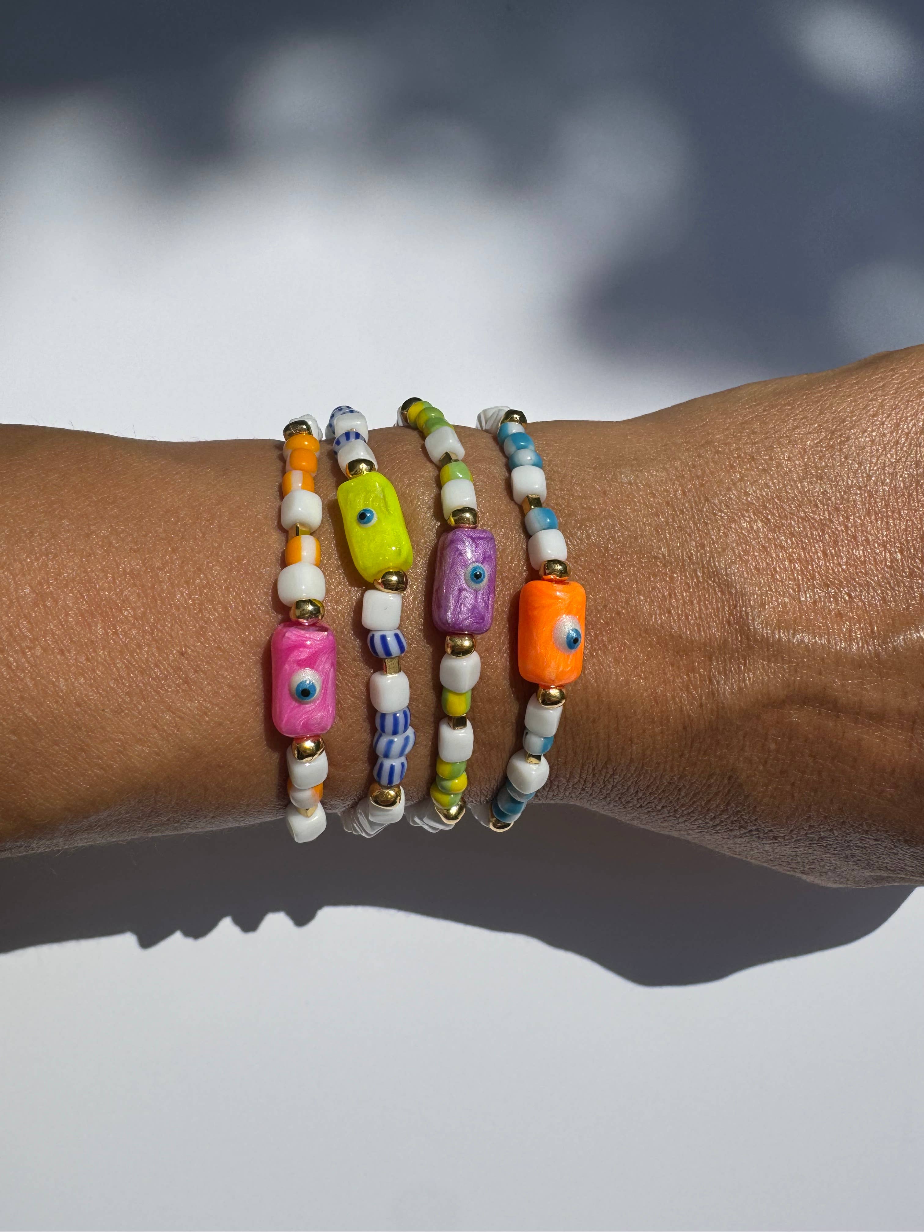 Christina Christi – Engroshandel Perlearmbånd – Farverige armbånd med onde øje - sæt med fire runde øje-vedhæng3