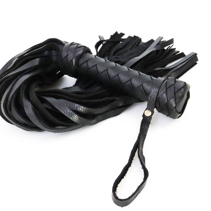 Bdsm Läder Klassiskt Flogger Äkta Läder Tung Flog 26,6 tum för wholesale av MarquisDeBliss