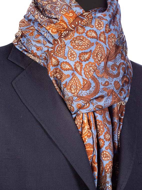 Lichtblauwe vintage zijden sjaal met patchwork-paisley in bruin en wit S408 voor wholesale door Graffeo Cravatte