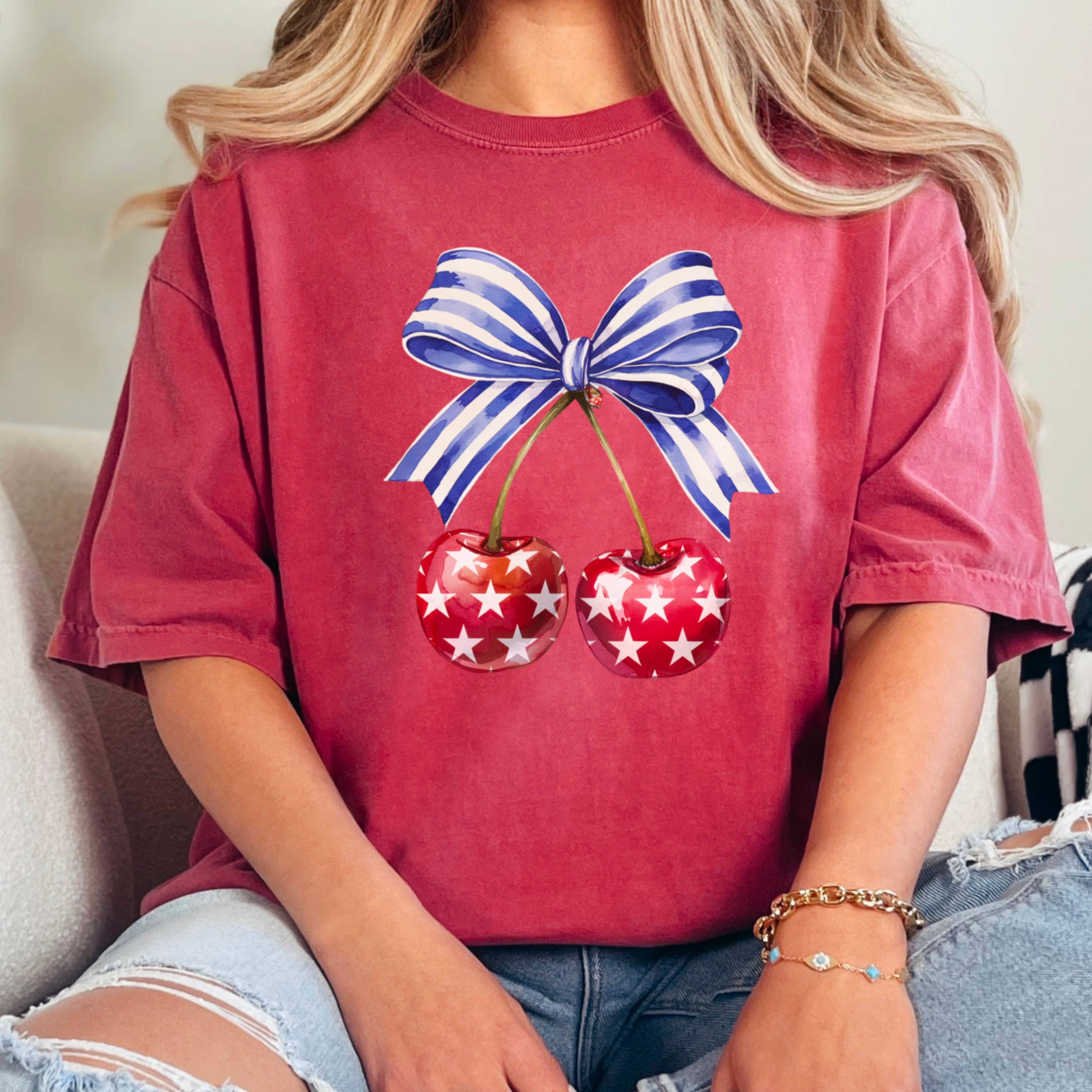 Shoppe SHC – Großhandel T-Shirt (Grafikdruck) – Damen – Coquette Kirschen 4. Juli Grafikshirt | Komfortfarbe21