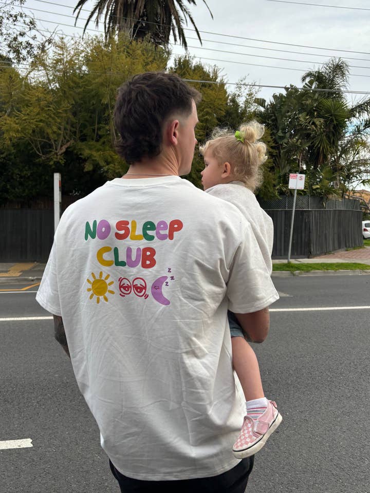 Ingen Søvn Klub Voksen T-shirt for engroshandel hos Lennyco