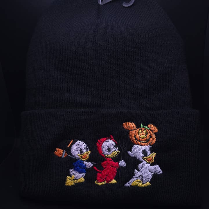 Gorro bordado para adultos con 3 patos espeluznantes para venta al por mayor de El Wicked Wardrobe
