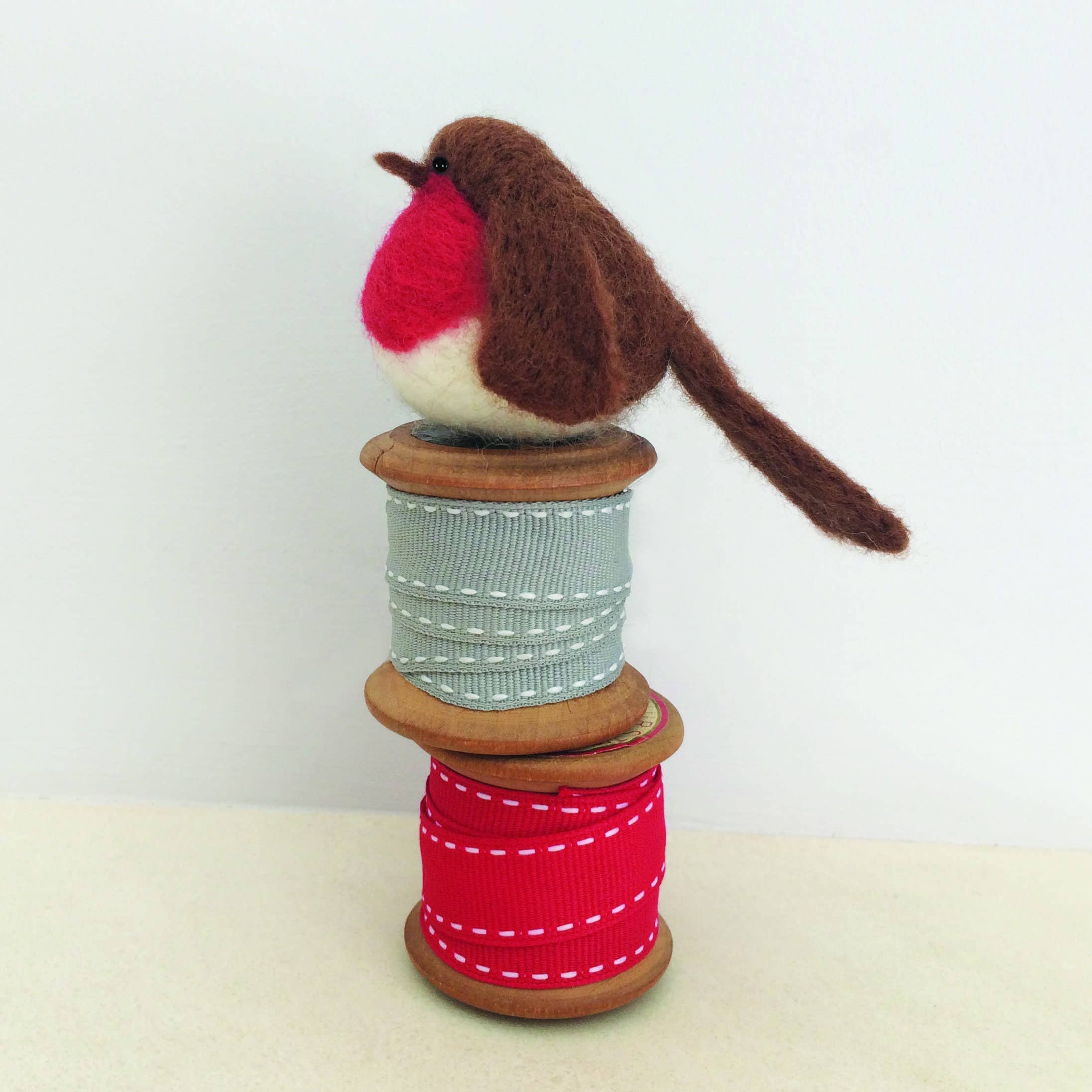 Bergin & Bath – wholesale DIY craft kit – Needle Felting Kit - Robins. Christmas craft kit for adults.9