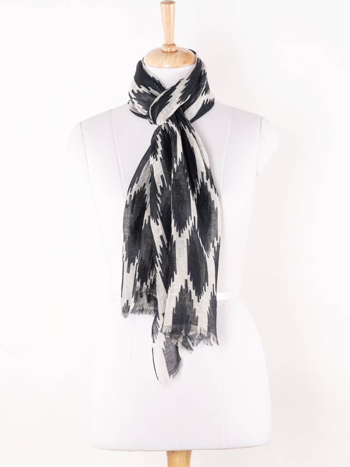 Ikat Bedruckter Leinenschal - Schwarz Weiß für den Großhandel von SVEZElife