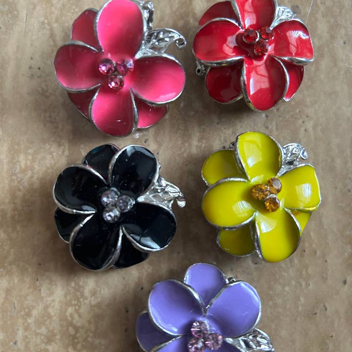 Flower stretch rings in assorted colors for wholesale by Siman International Inc.