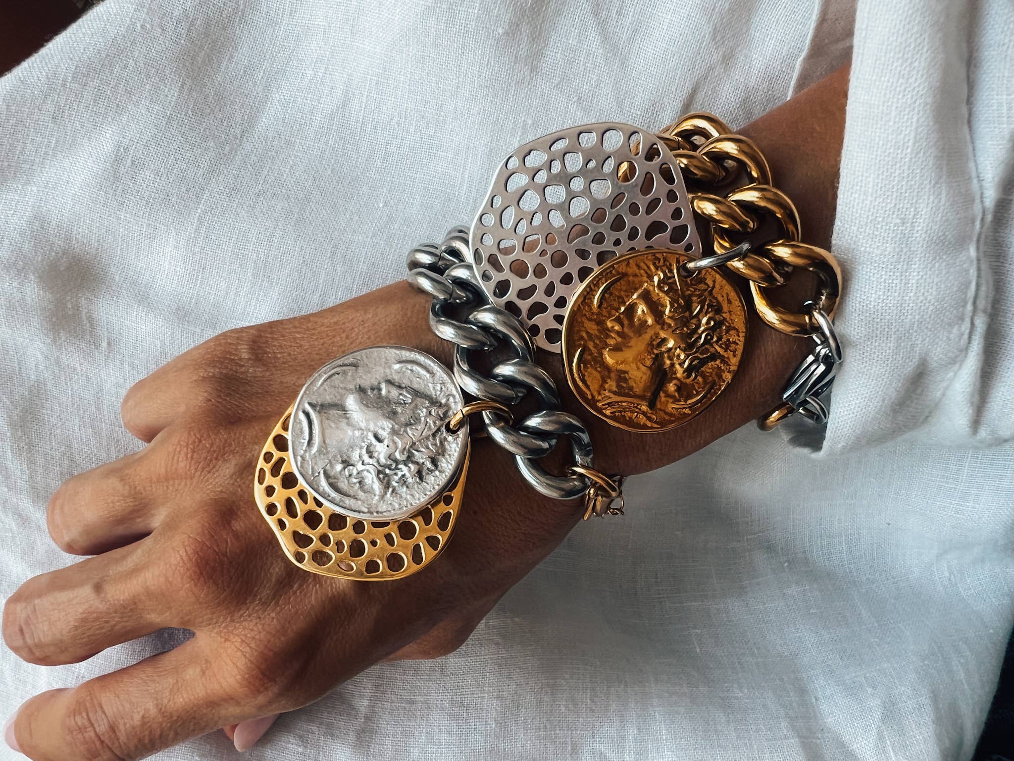 Goupi - Vente Bracelets à breloques/pendentifs - Collier chunky à maillons plats avec pièce ancienne et pendentif disque3