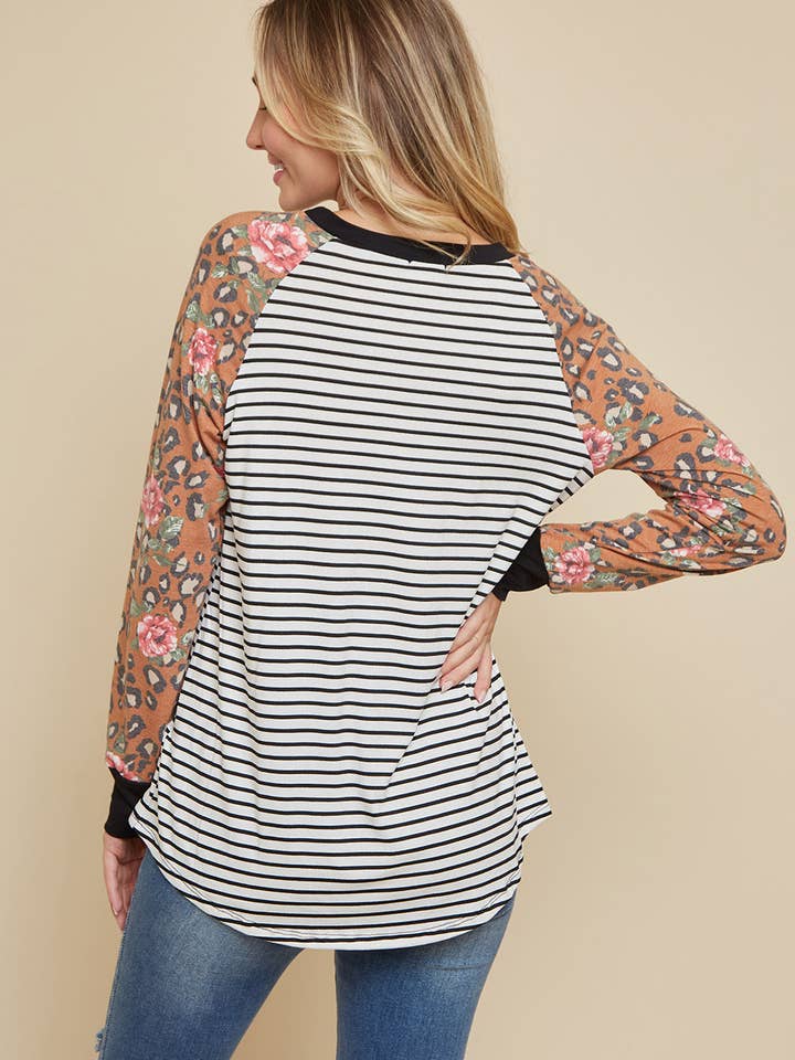 lovely melody - Wholesale Tunic - Women's - LMT2704-In a Flash Leopard Raglan Top11