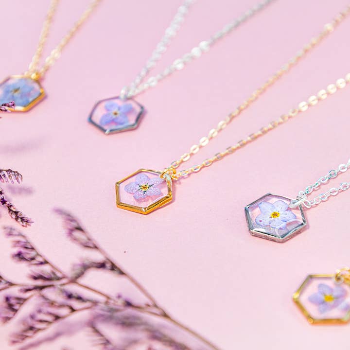 Allie and Posie – wholesale Pendant/charm necklace – ZORA Hexagon forget-me-not necklace3