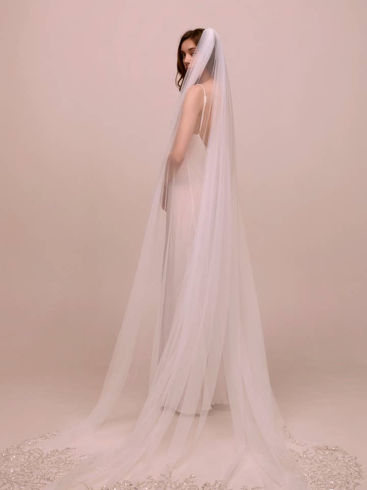 VS26-09 pour la vente par Heirloom Bridal Company