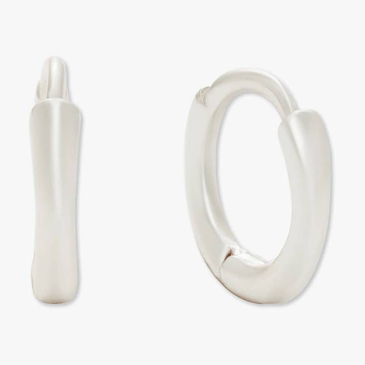 Huggies Dormeur Essentiel en Argent pour la vente par LEA Jewels