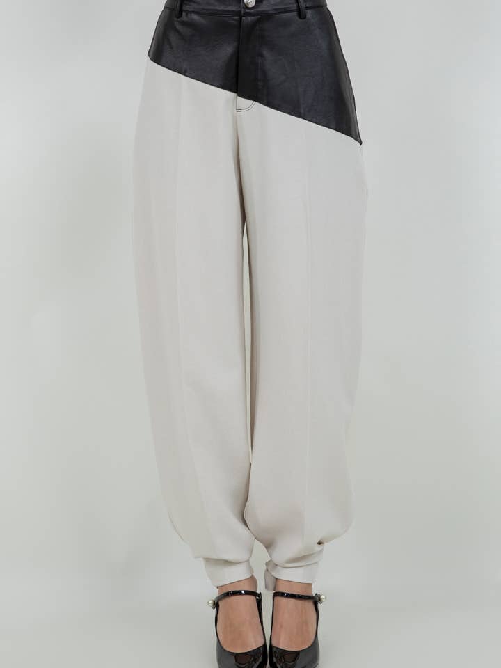 PANTALONI COMBINATI IN PELLE SINTETICA CON FONDO REGOLABILE per la vendita all'ingrosso da parte di Whiteroom+Cactus