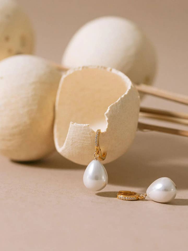 Créoles Emma pärlemor rosa eller vita för wholesale av LA MAISON GISEL B.