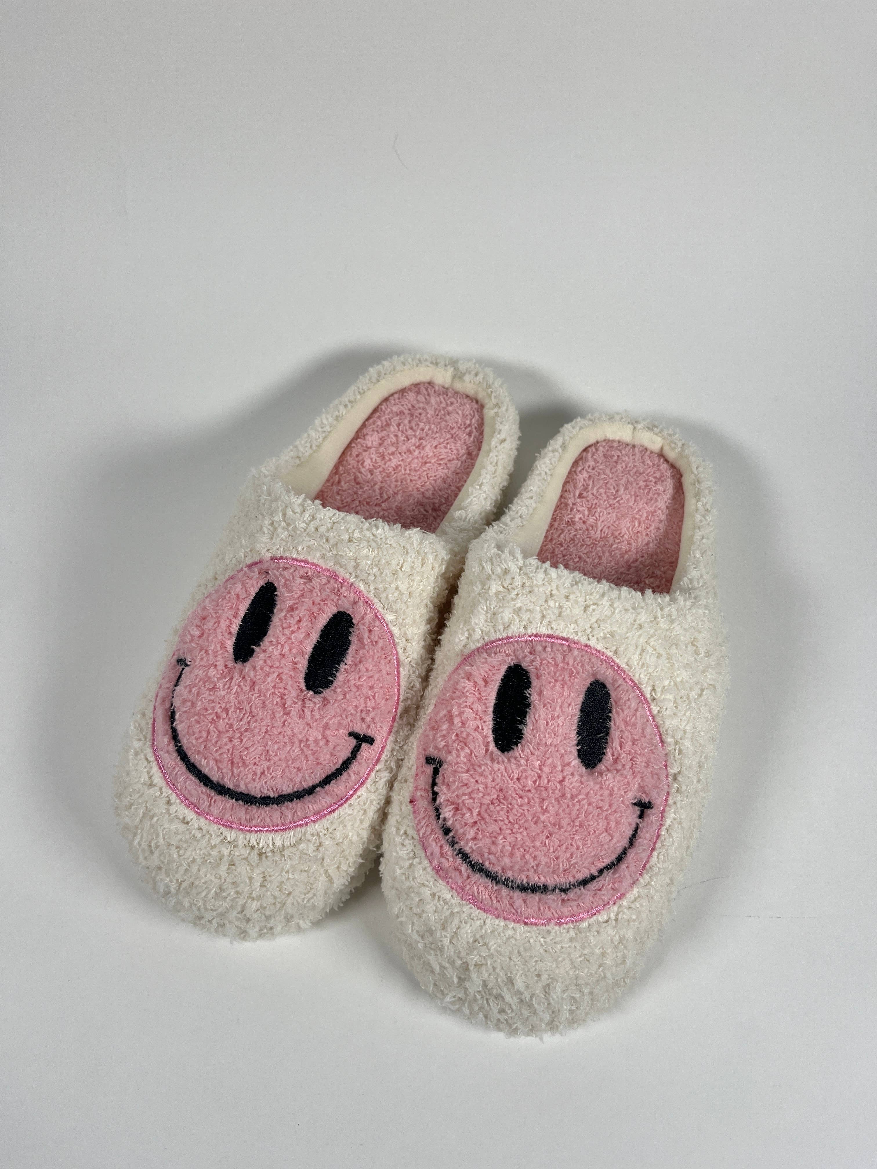 Handcraft Manufacturing Corp. - Wholesale Slippers - Women's - Cozy Smiley Clog0