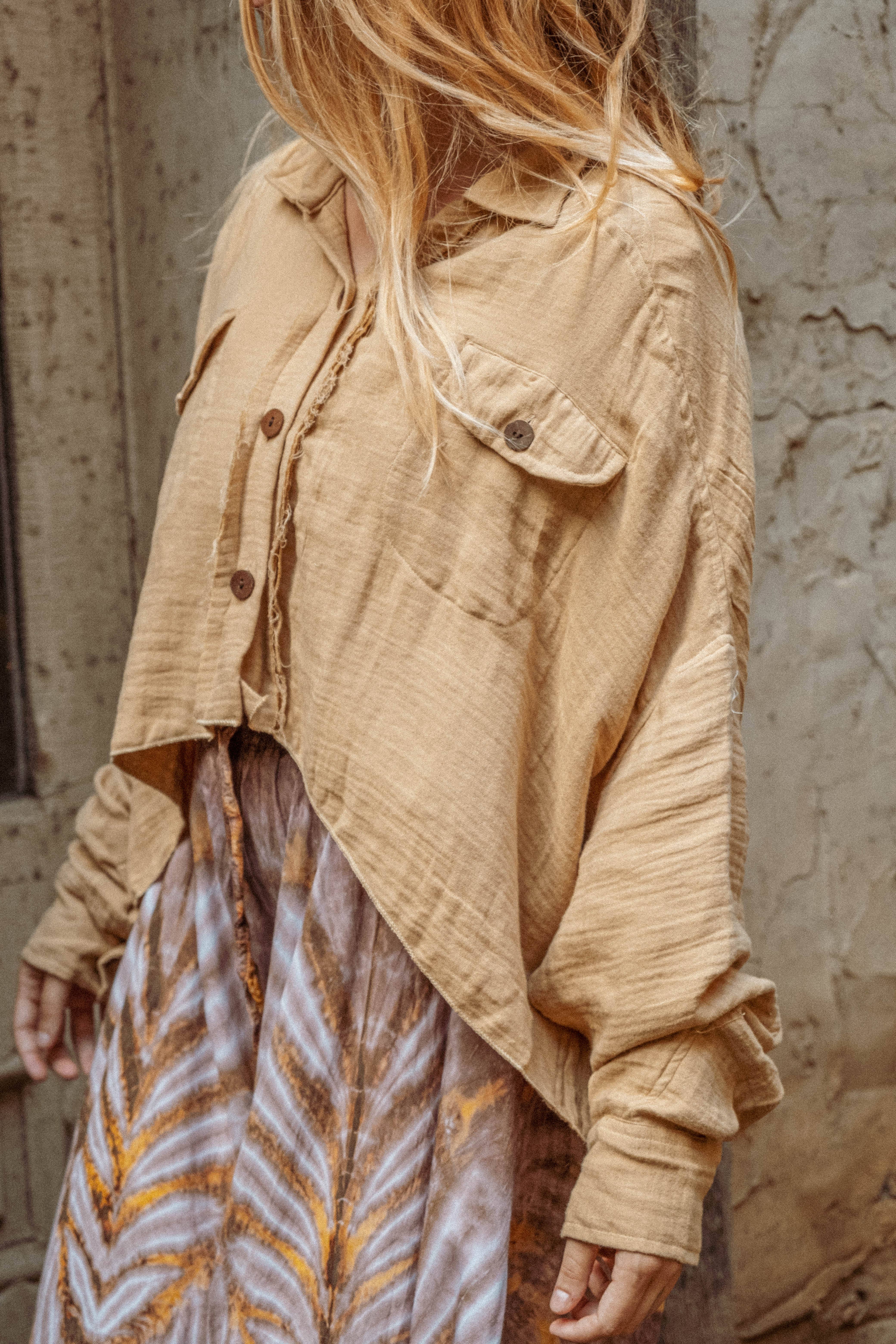 Gardenbelle Shop – Casaco camiseiro – Mulher por atacado – Shacket cropped boho de bambu com botões, camada sobreposta