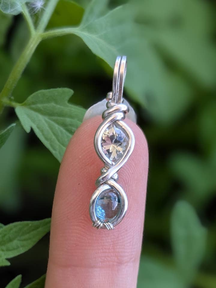 Pendentif Tourmaline Bleue, Aigue-Marine Et Argent Massif pour la vente par Le Tourbillon Minéral