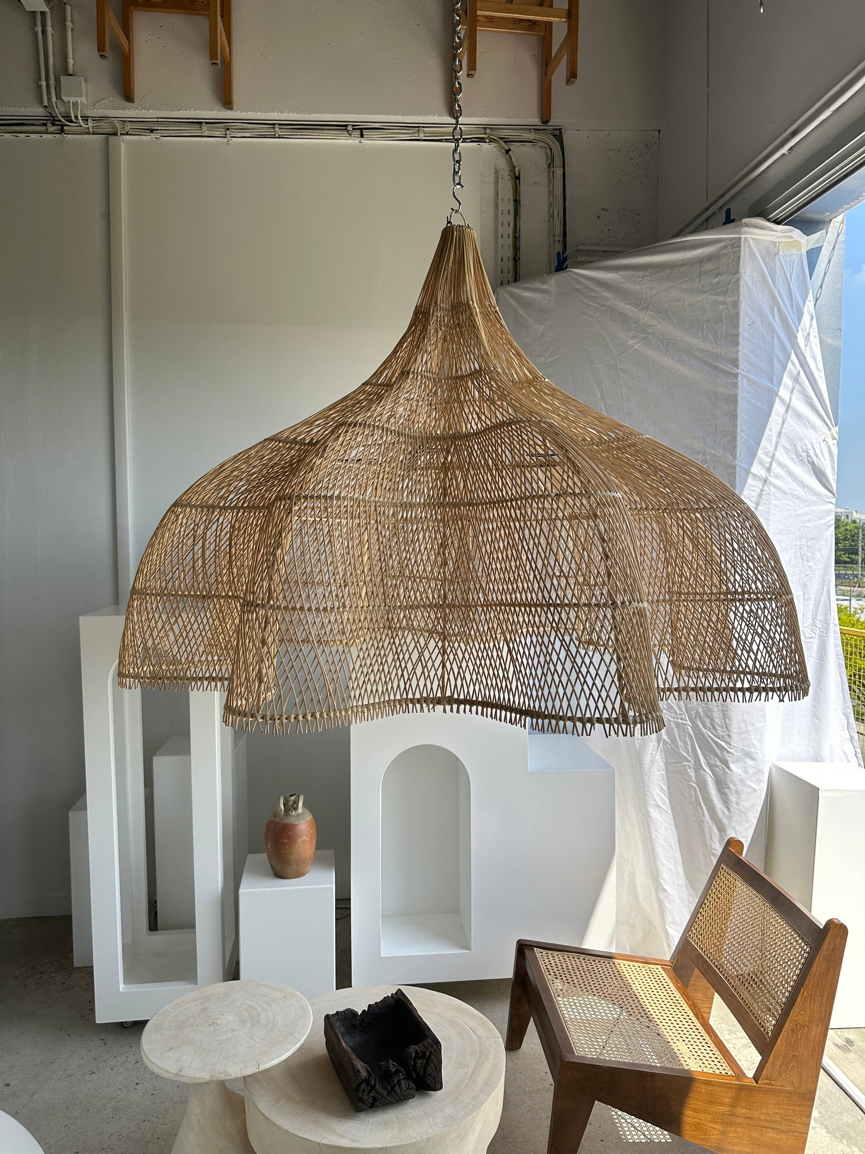 Office Objets - Wholesale Chandelier/Hanging Light - Immense rattan suspension in the shape of a flower, tulip, corolla H:1m; D:1m50171