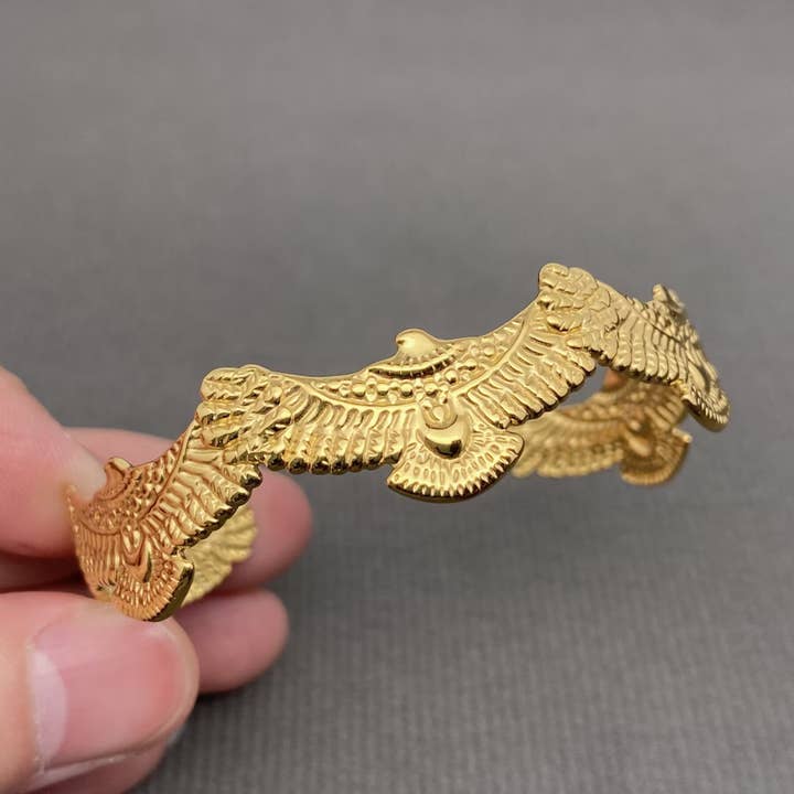 Mio Queena - Wholesale Cuff Bracelet - Pigeon 18K Gold Plated Stainless Steel Adjustable Cuff - FGS3