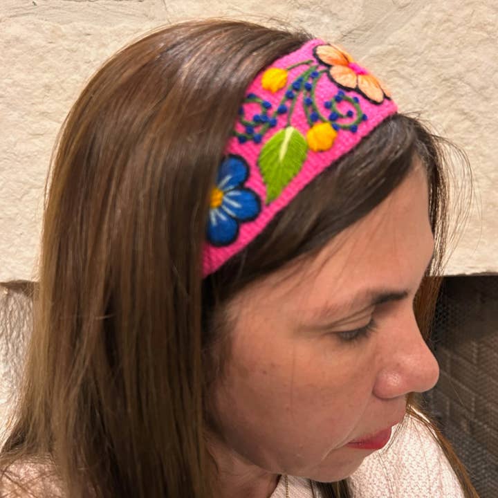 Bandeaux en laine brodés colorés, accessoires pour femmes pour la vente par Zoe Artcrafts Corp.