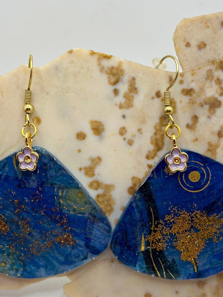 Stjerneklar nat Guitar Pick dingle øreringe for engroshandel hos Vivian Treasury