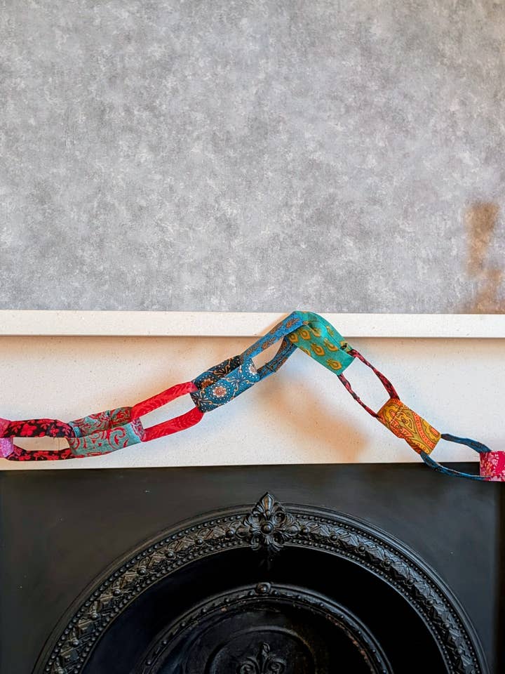 Sari Chain Garland for wholesale by Pri Pri