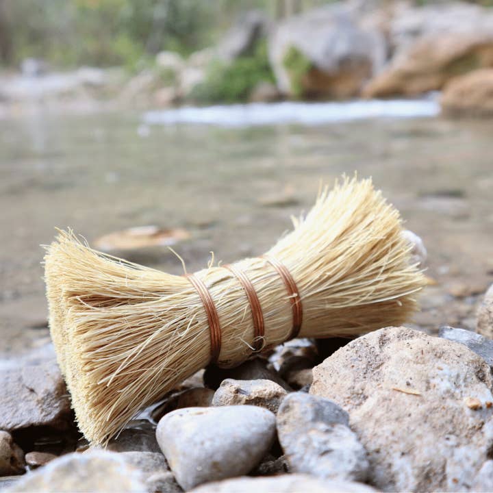 Indo Naturals - Wholesale Cleaning Brush - WHISKER DISH BRUSH: Coir & Copper2