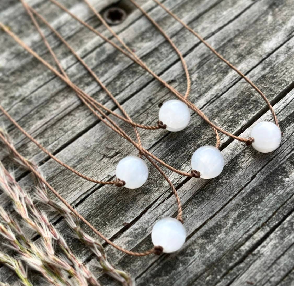 Merelani Designs - Wholesale Kralen/parelketting - Ronde halsketting met edelsteen van seleniet7