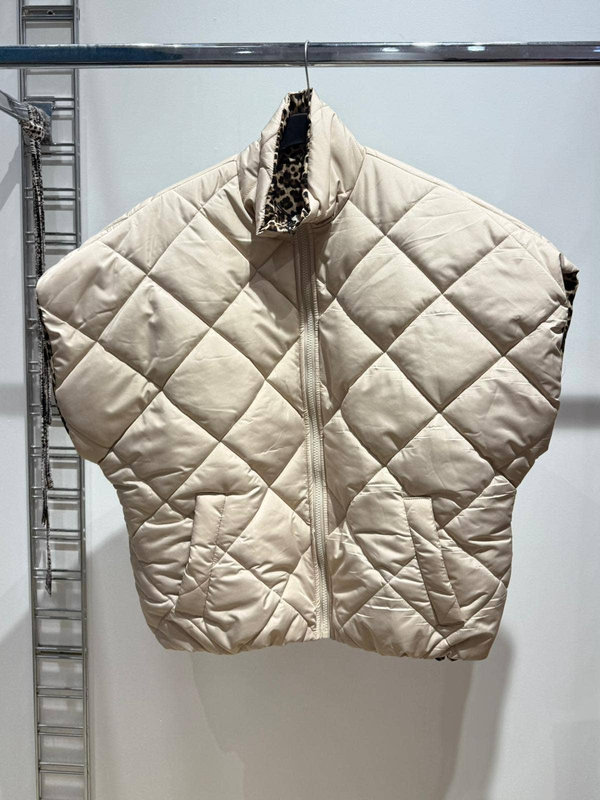 NOELINE - Wholesale Puffer Jacket - Women's - Reversible quilted jacket 8858-LEOPARD6