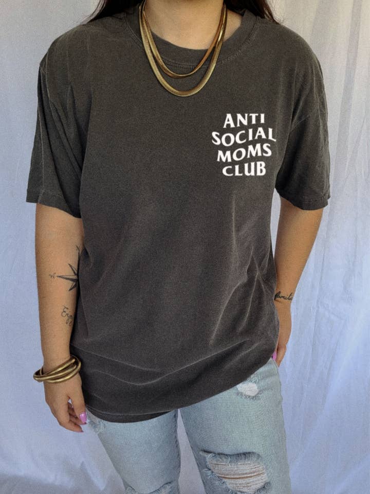 ANTI-SOCIAL MOMS CLUB | ÜBERGROSSES THROWBACK-T-SHIRT für den Großhandel von Thread House