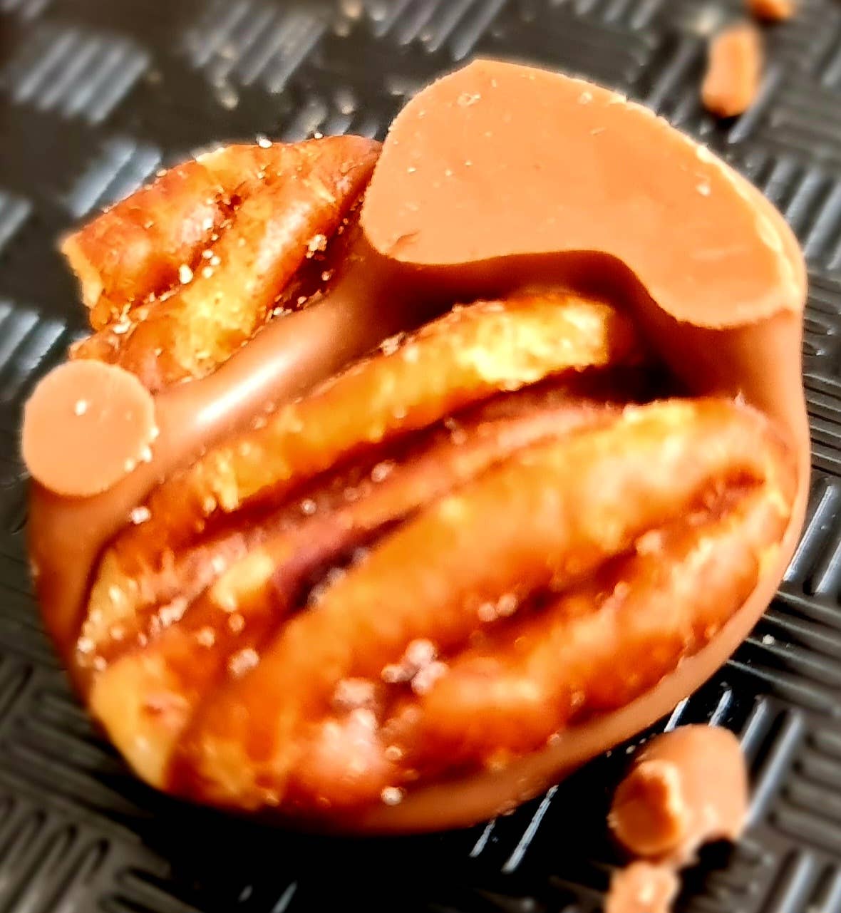 Cwtsh Chocolate - Wholesale Snoepjes met chocolade - Geroosterde noten en chocoladedruppels3