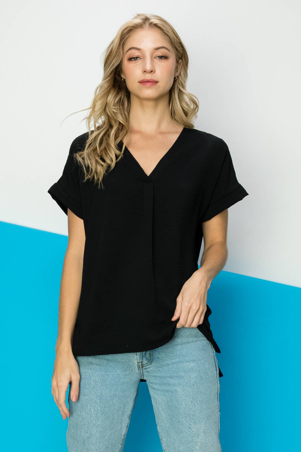 FSL Apparel - Vendita all'ingrosso Camicetta - Donna - ST3280 - TOP IN TESSUTO CON SCOLLO A V A MANICA CORTA, VESTIBILITÀ COMODA 8