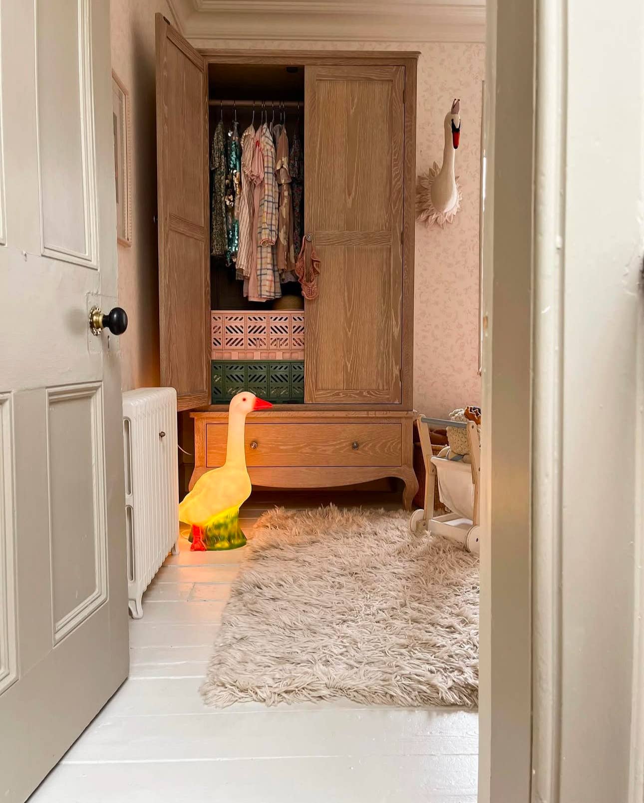 Egmont - Wholesale Figurine Lamp - Large Goose w/ Plug3