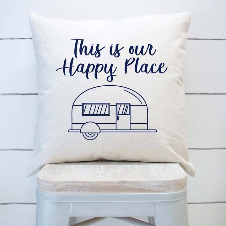 Questa è la nostra federa per cuscino per camper Happy Place. Decorazione camper per la vendita all'ingrosso da parte di Rising Tide Vintage