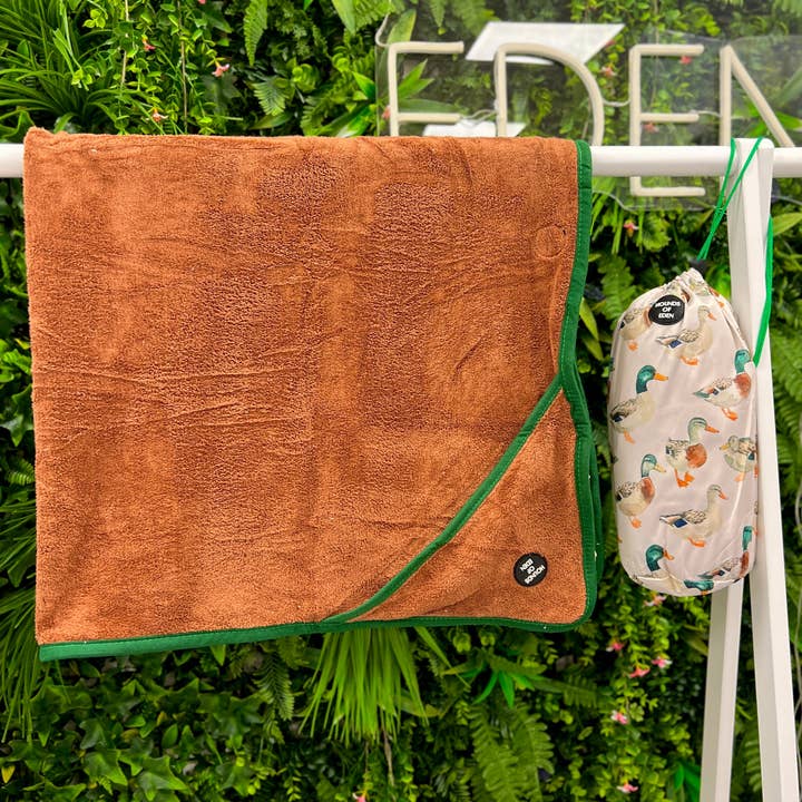 Serviette pour chien Puddle Ducks pour la vente par Hounds of Eden