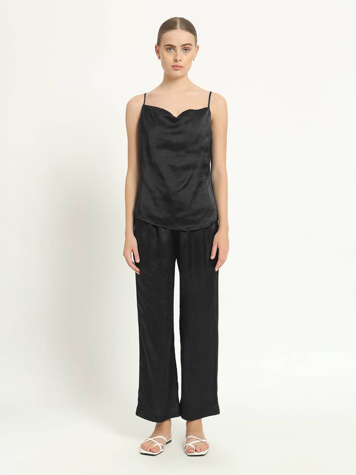 Satijnen Camisole met Capuchon Zwarte PJ Set voor wholesale door Thevasa