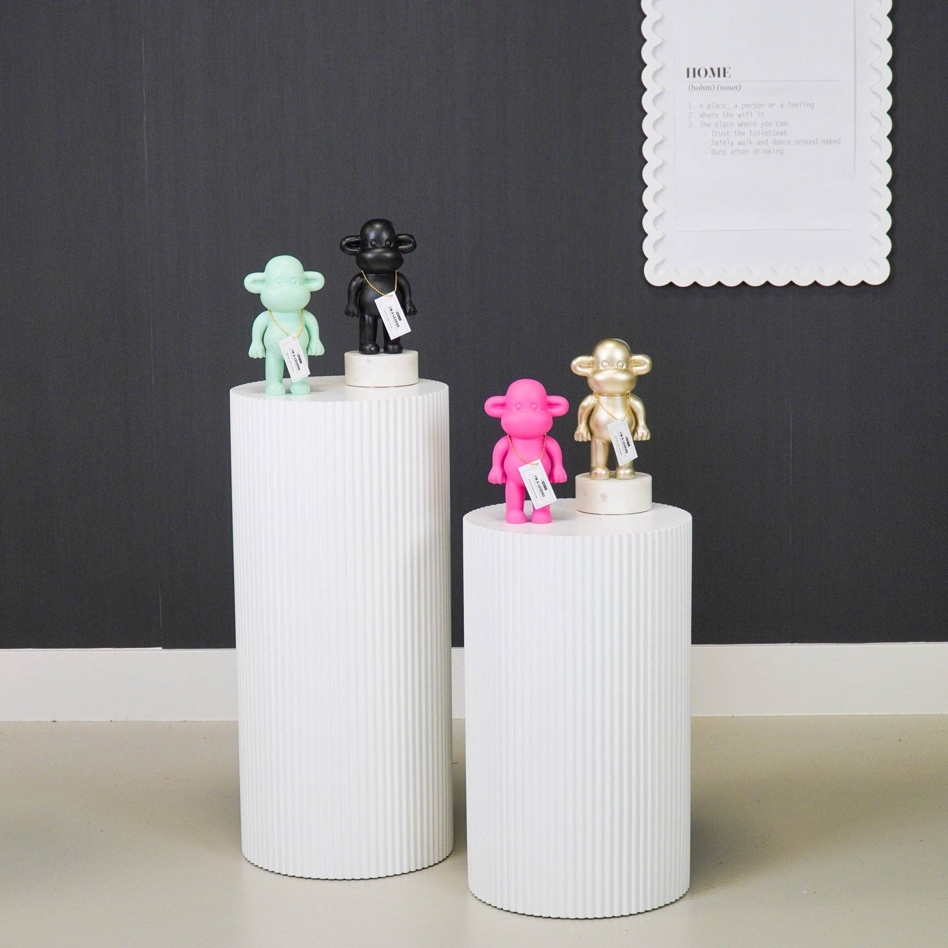 Housevitamin bv - Wholesale Decorative Figurine - Ornament - Monkey Figurine 'The Legend'- Polyresin - Gold - 11x7x19cm5