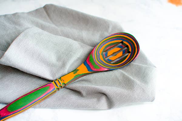 Island Bamboo – Großhandel Kochlöffel – 30,5 cm Regenbogen-Pakka-Schlitzlöffel1