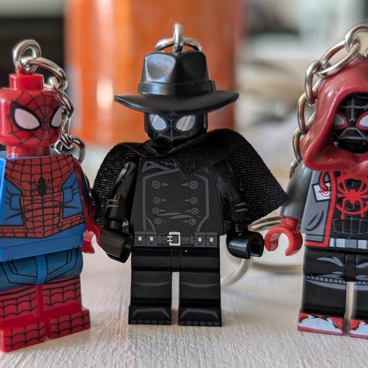 Con-Quest Crafts - Wholesale Keychain - Unisex - Super Hero & Super Villain Comic Minifigure Keychains