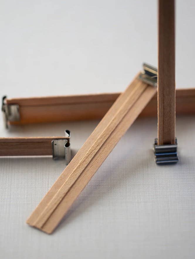 Crackling Wood Wicks and Metal Base for wholesale by Mulberry Skincare