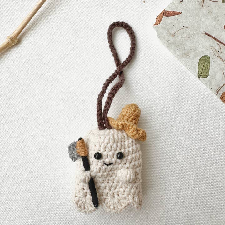 Quince Fables - Vente Breloque décorative pour voiture – unisexe - Porte-clés et pendentif de voiture au crochet pour Halloween, Ours Sorcier, Jack O'Lantern, Faucheur✅2