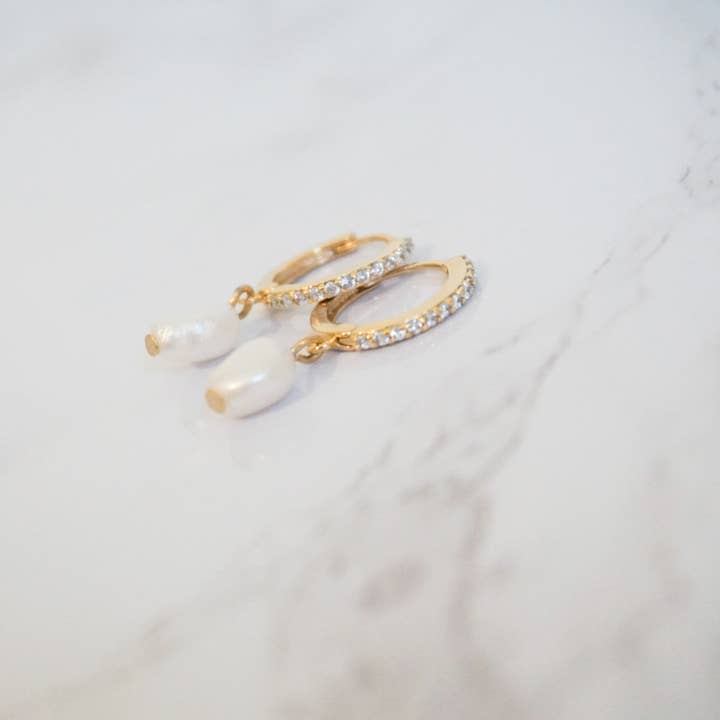 Pearl huggie earrings - Freshwater pearl, Gold, Wedding for wholesale by Soft and Kind