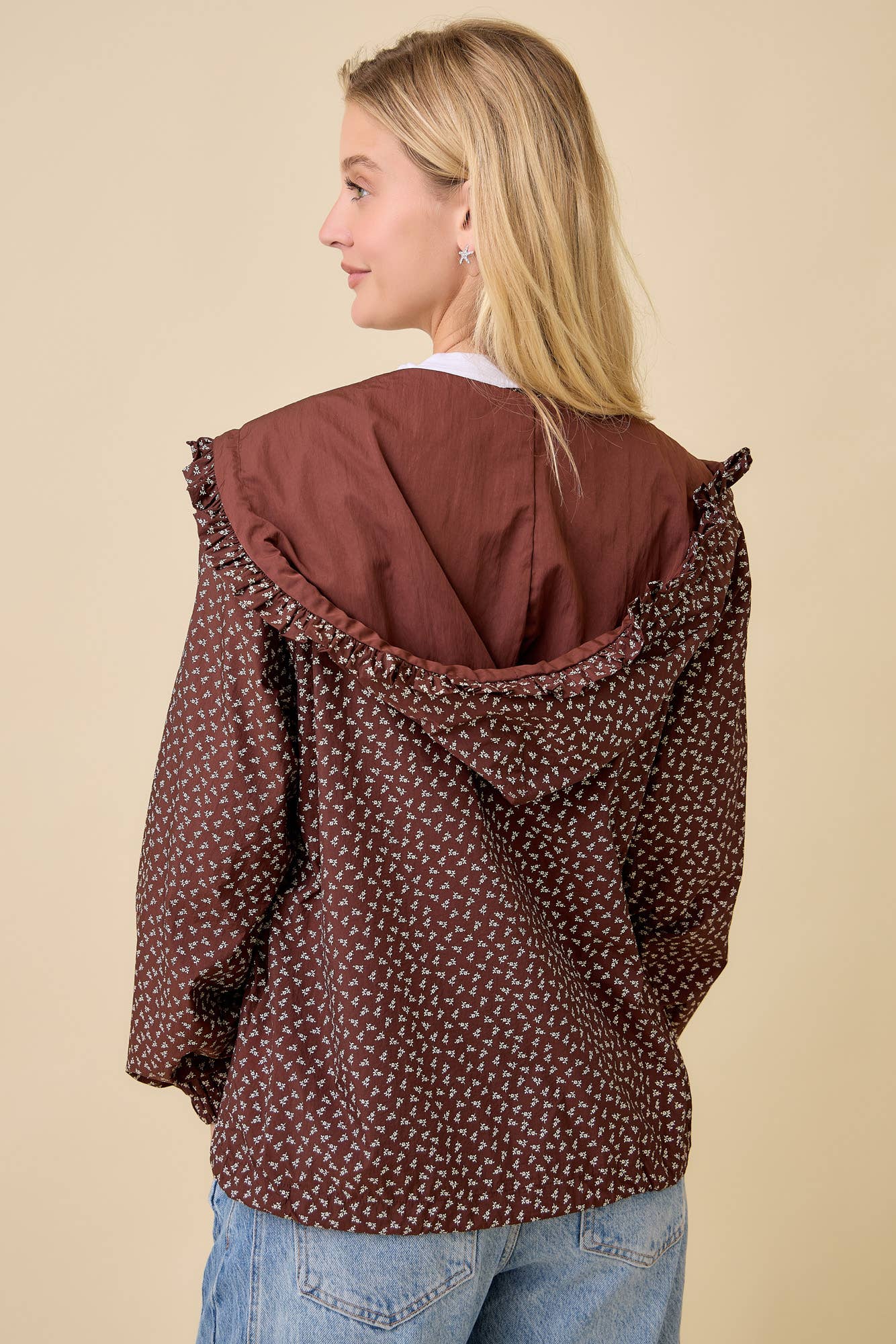 Main Strip - Venta al por mayor Cortavientos - Mujer - Chaqueta con Capucha y Volantes Florales – Rompevientos Femenino Ligero1