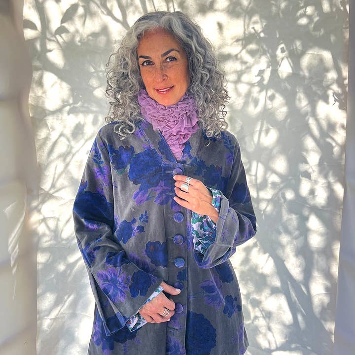 Cappotto Runa in velluto per la vendita all'ingrosso da parte di Little Journeys Chicago