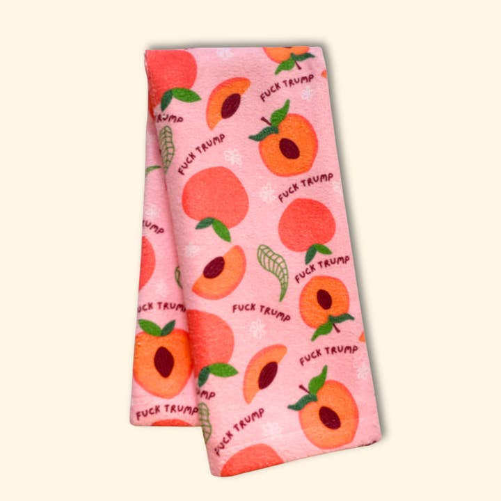 Serviette à main subtile F*ck Trump imPEACH pour la vente par Grateful Thread Co.